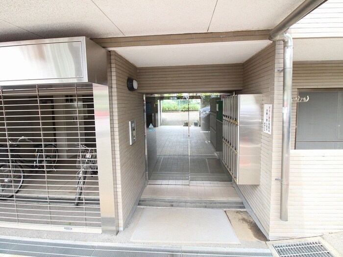 物件外観写真4　(エントランス部分)