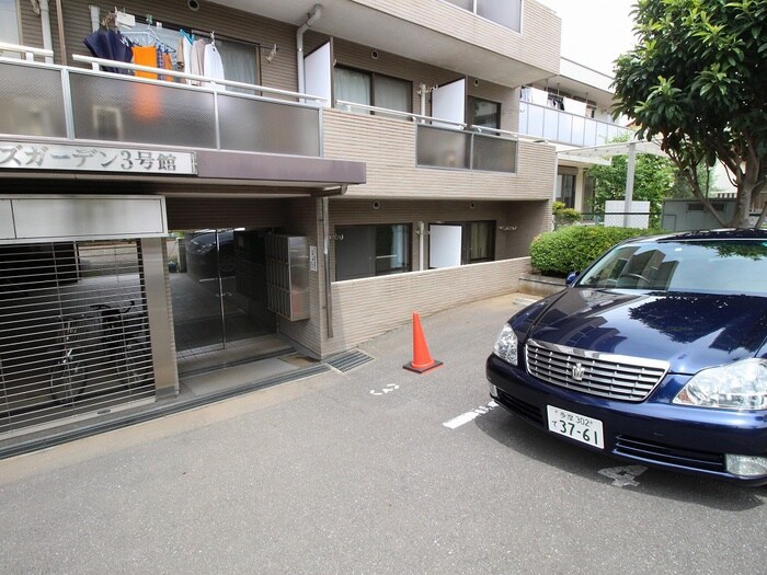 物件外観写真5　(駐車場)