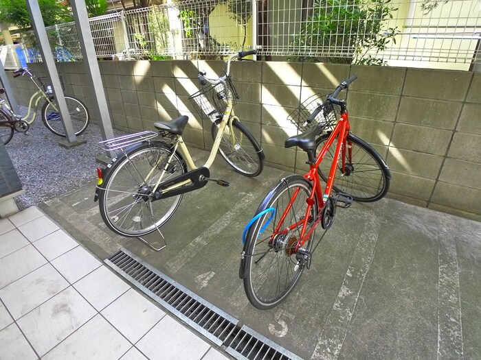 物件外観写真2　(駐輪場)
