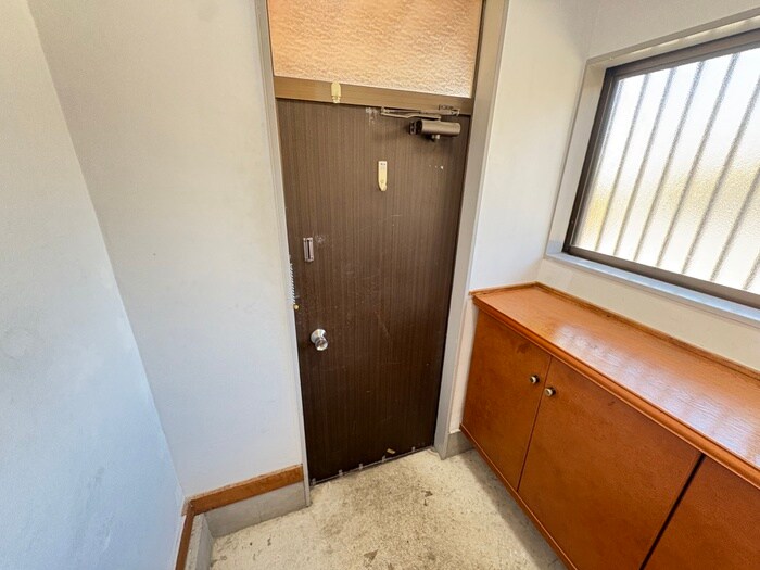 物件内観写真12　(玄関)