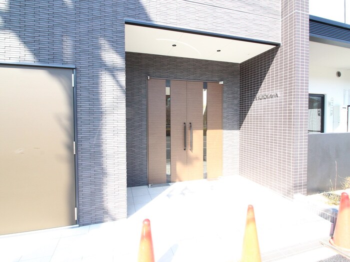 物件外観写真2　(エントランス部分)