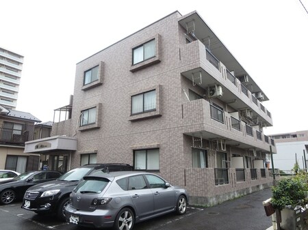 風薫るマンション外観写真