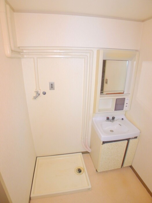 物件内観写真18　(洗濯機置場)