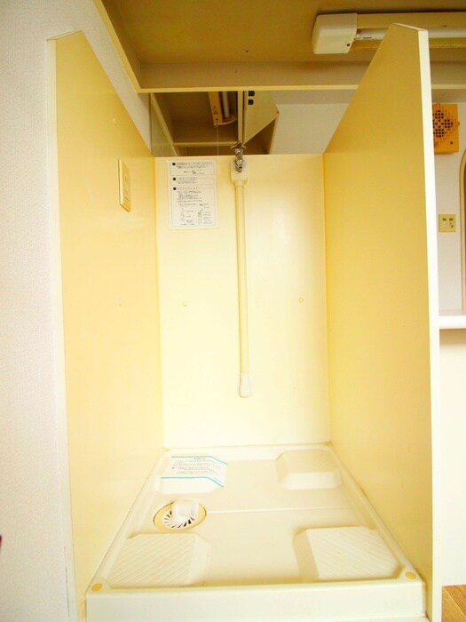 物件内観写真13　(洗濯機置場)