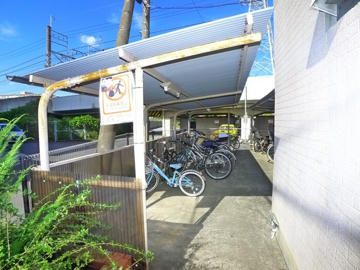 物件外観写真6　(駐輪場)