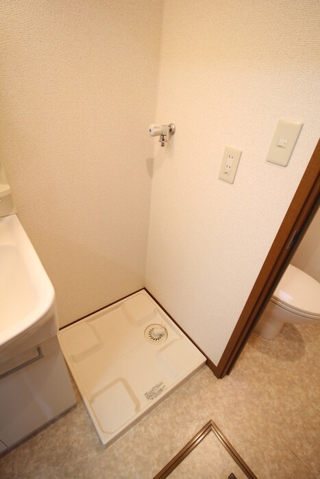 物件内観写真13　(洗濯機置場)