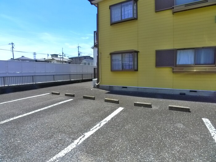 物件外観写真4　(駐車場)