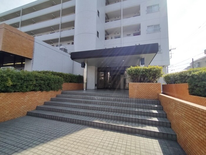 物件外観写真4　(エントランス部分)