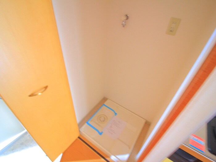 物件内観写真15　(洗濯機置場)