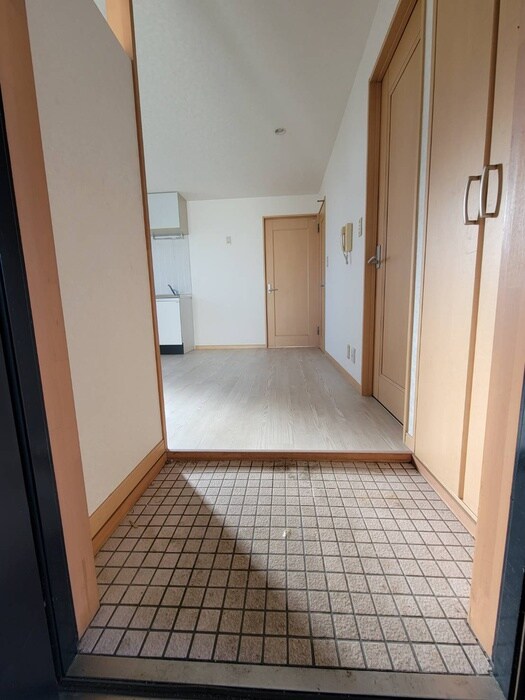 物件内観写真12　(玄関)