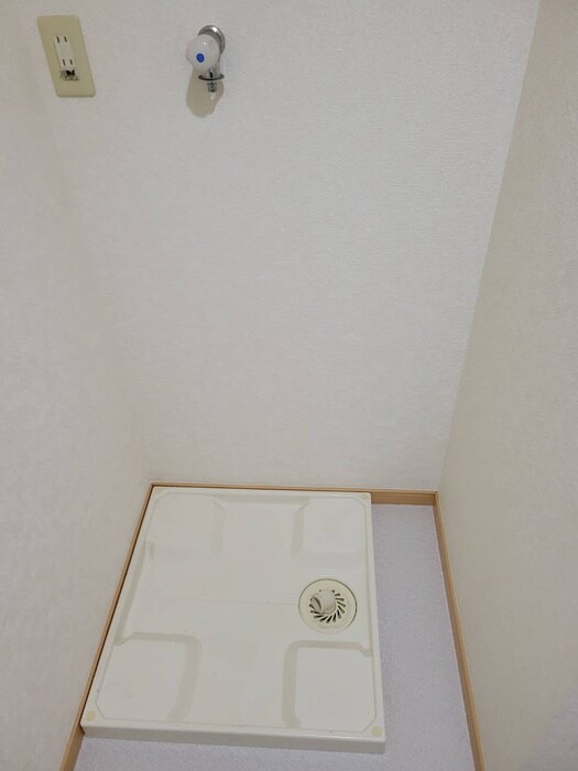 物件内観写真15　(洗濯機置場)