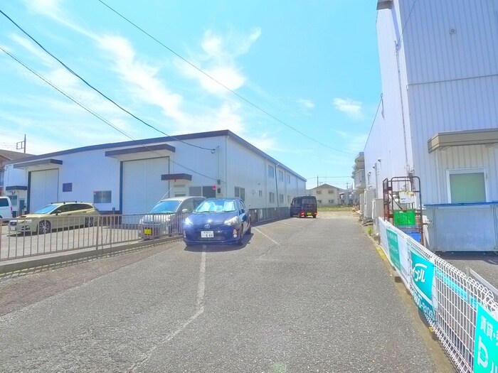 物件外観写真3　(駐車場)