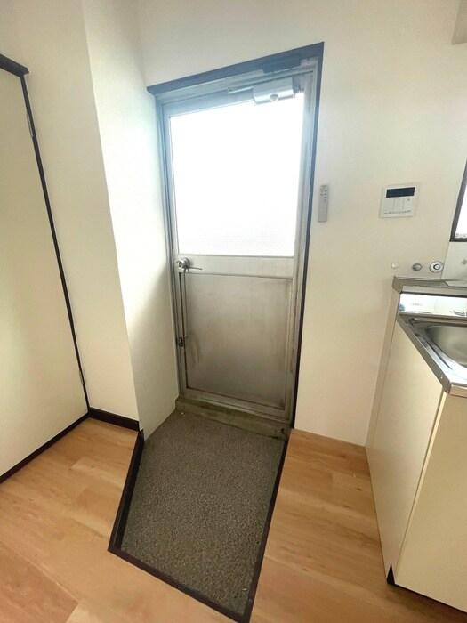 物件内観写真14　(玄関)