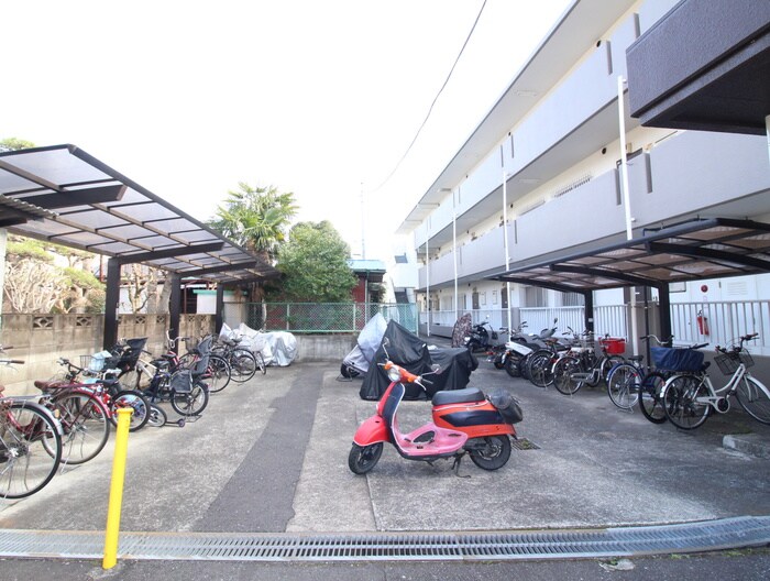 物件外観写真3　(駐輪場)