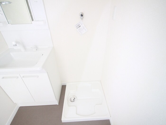 物件内観写真12　(洗濯機置場)