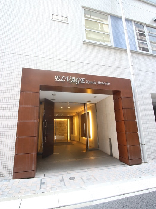 物件外観写真3　(エントランス部分)