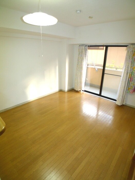 物件内観写真5　(室内からの展望)