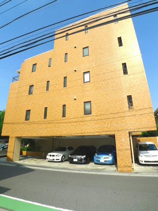 物件外観写真3　(駐車場)