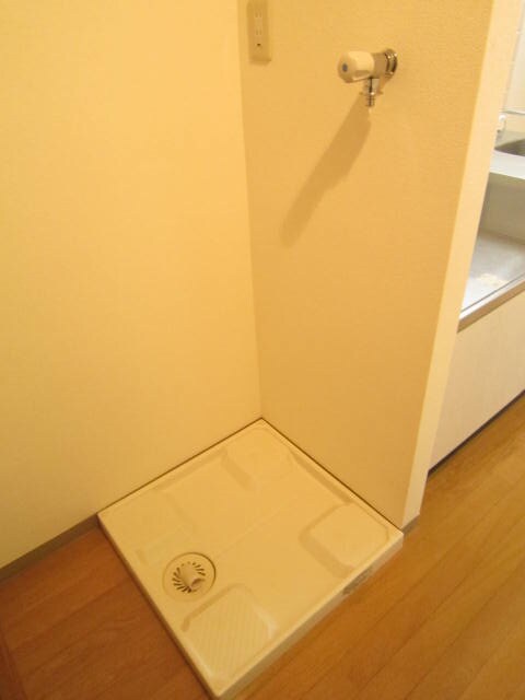 物件内観写真12　(洗濯機置場)