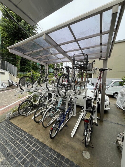 物件外観写真6　(駐輪場)