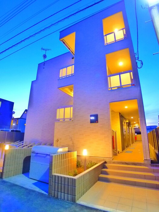 物件外観写真3　(エントランス部分)