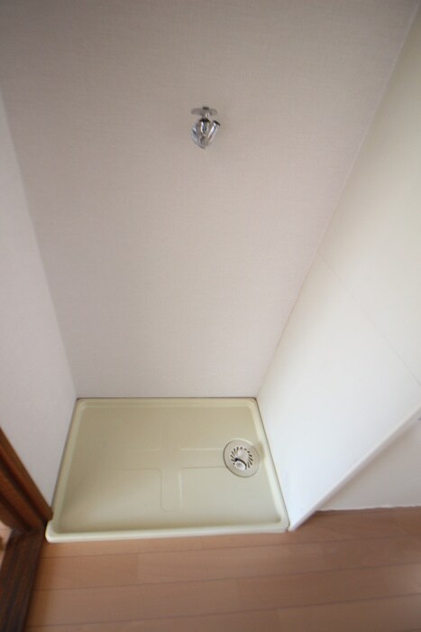 物件内観写真12　(洗濯機置場)