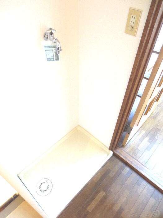 物件内観写真15　(洗濯機置場)