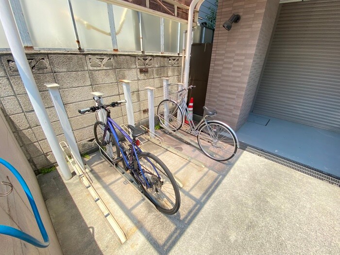物件外観写真5　(駐輪場)