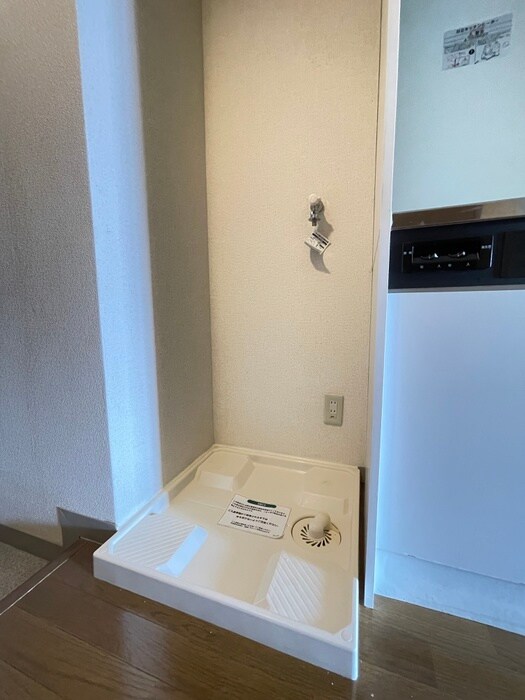 物件内観写真12　(洗濯機置場)