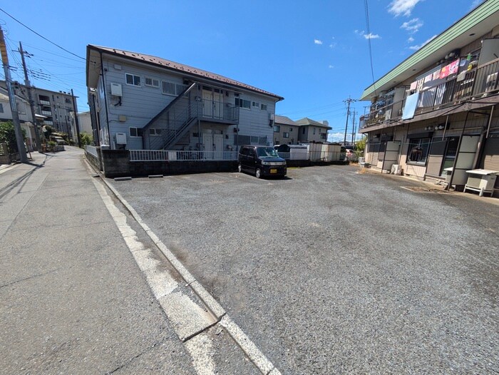 物件外観写真3　(駐車場)