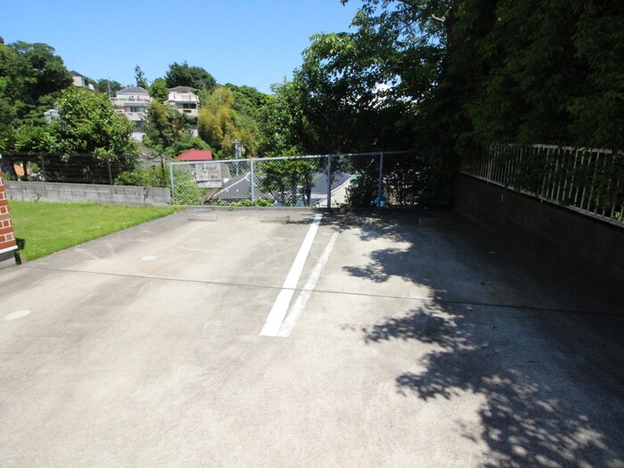 物件外観写真5　(駐車場)