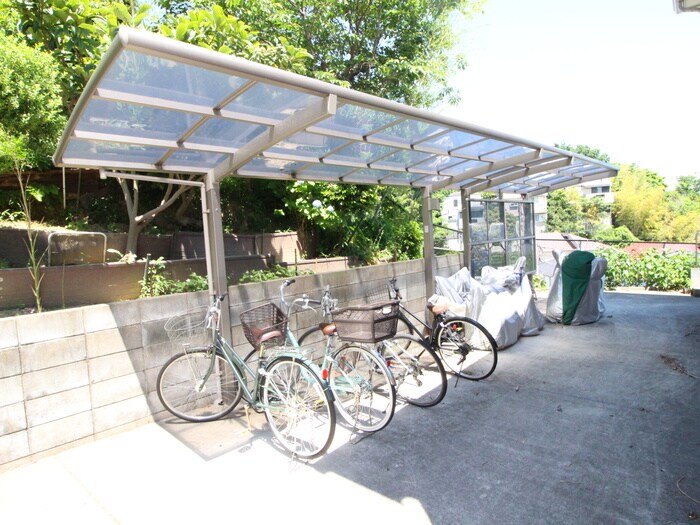 物件外観写真6　(駐輪場)