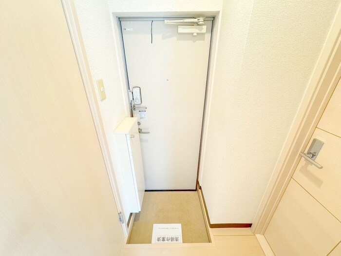 物件内観写真16　(玄関)