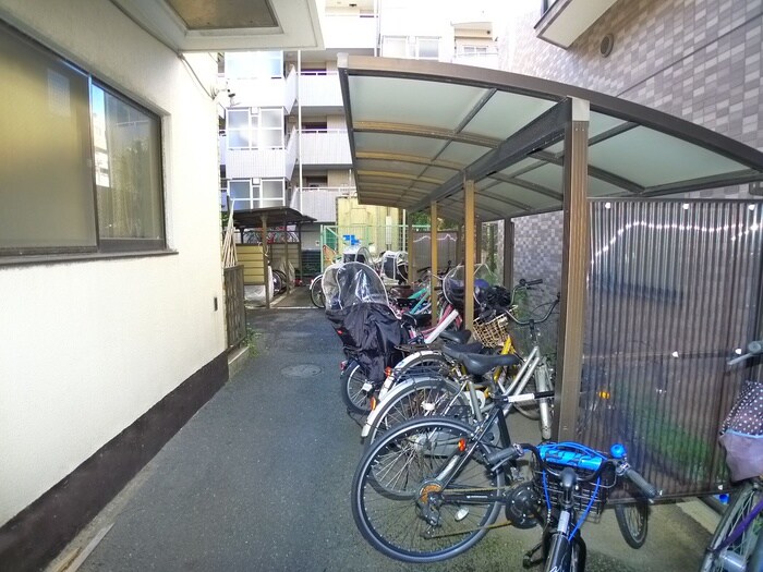 物件外観写真5　(駐輪場)