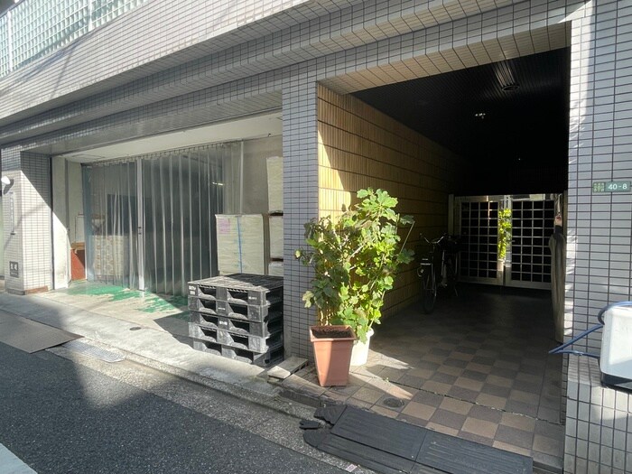 物件外観写真3　(エントランス部分)