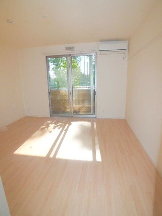 物件内観写真7　(室内からの展望)