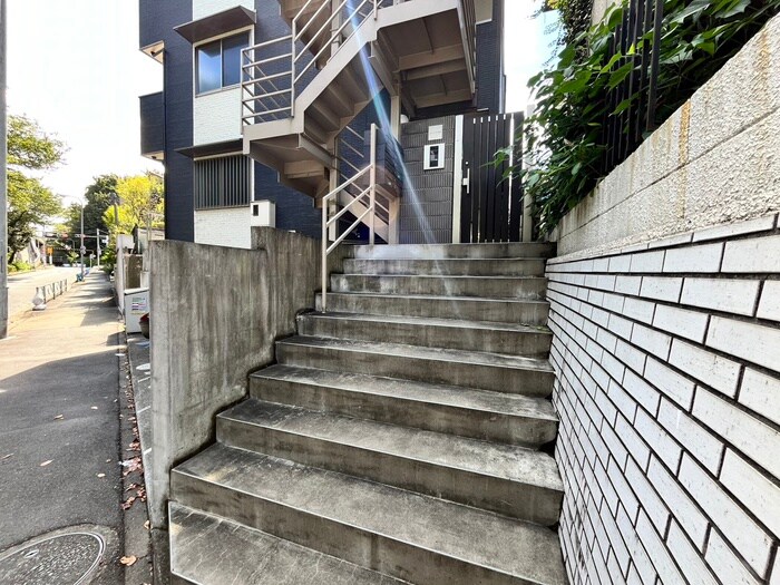 物件外観写真4　(エントランス部分)