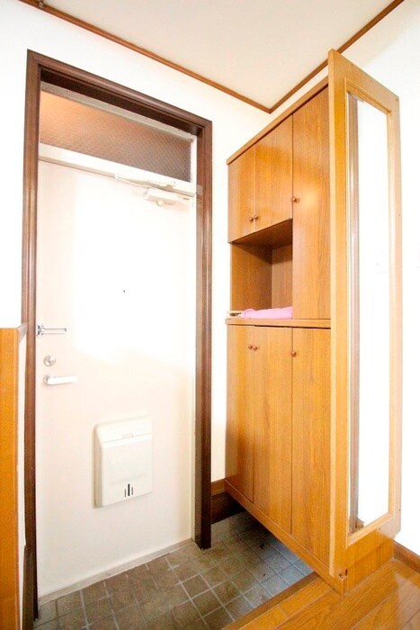 物件内観写真14　(玄関)
