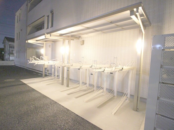 物件外観写真3　(駐輪場)