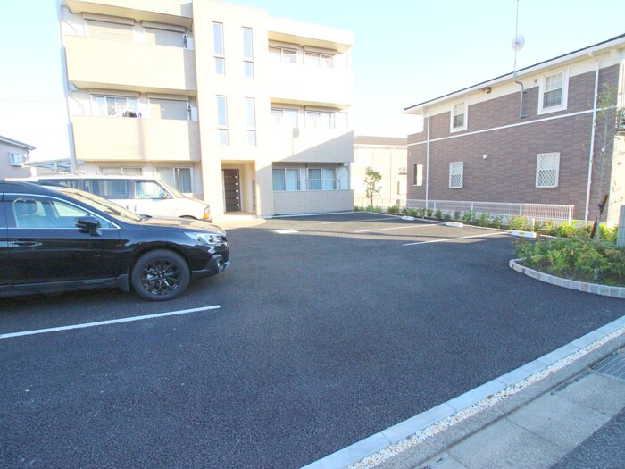 物件外観写真5　(駐車場)