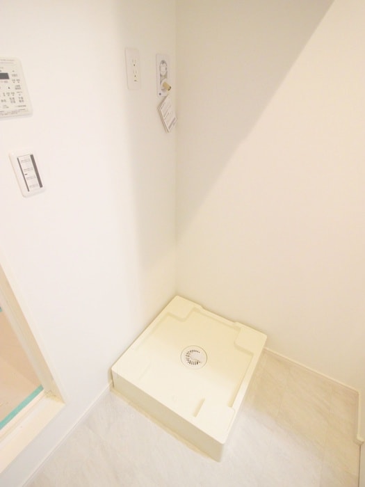 物件内観写真12　(洗濯機置場)