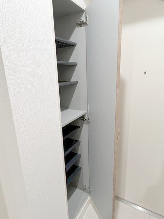 物件内観写真8　(靴箱)