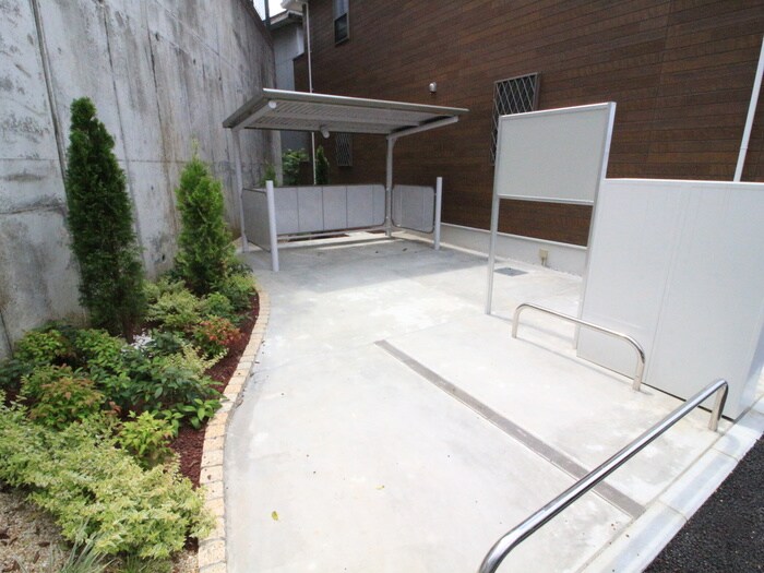 物件外観写真5　(駐輪場)