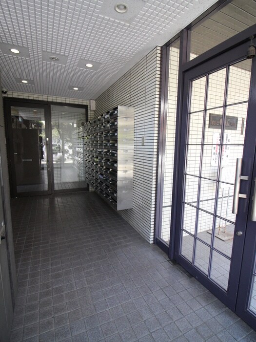 物件外観写真5　(エントランス部分)