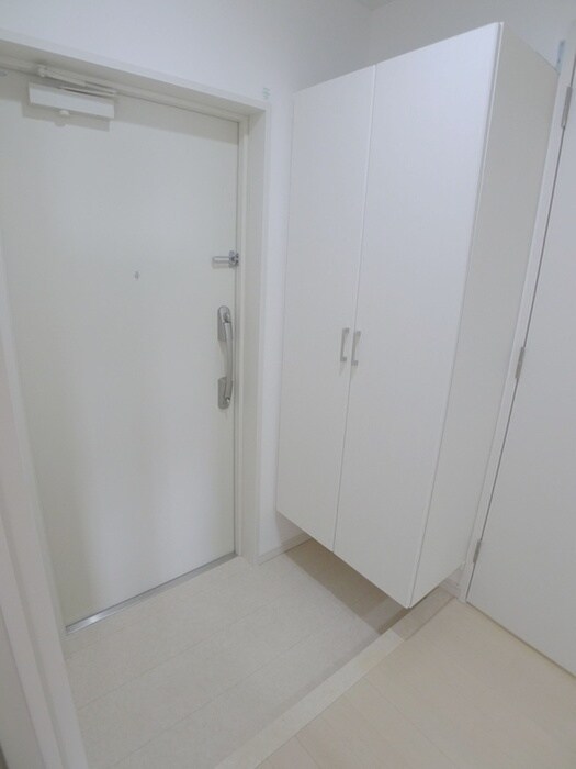物件内観写真4　(玄関)