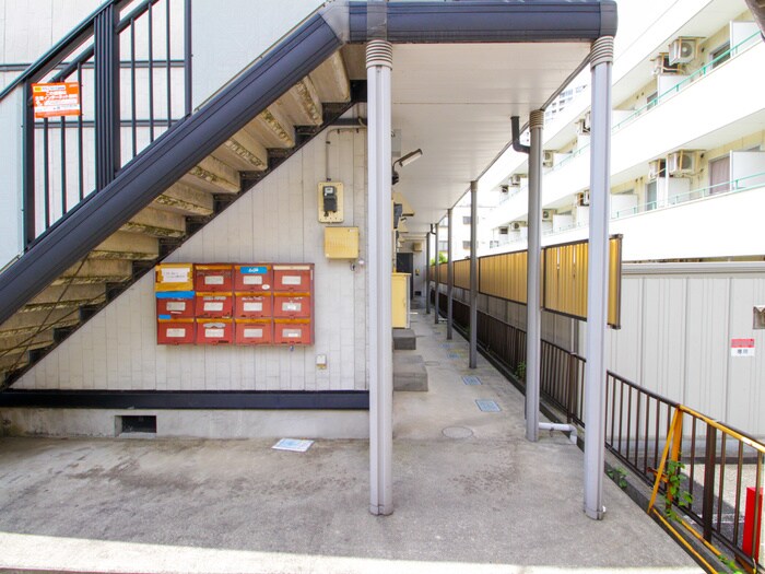 物件外観写真2　(エントランス部分)