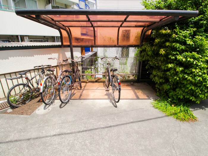 物件外観写真3　(駐輪場)