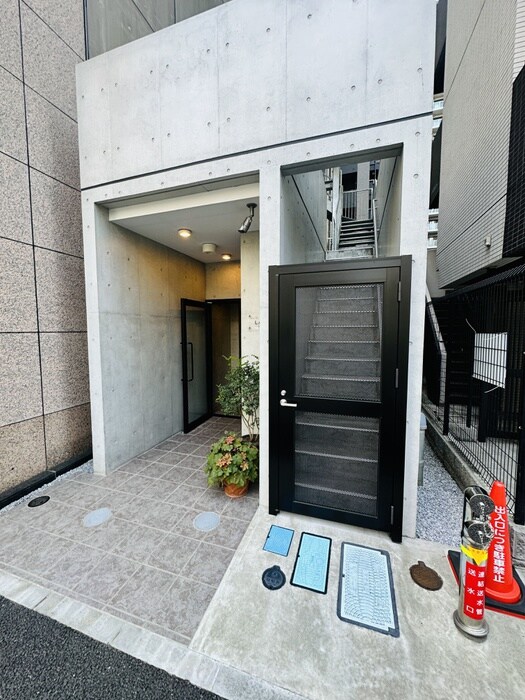 物件外観写真2　(エントランス部分)