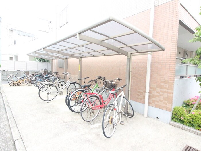 物件外観写真4　(駐輪場)
