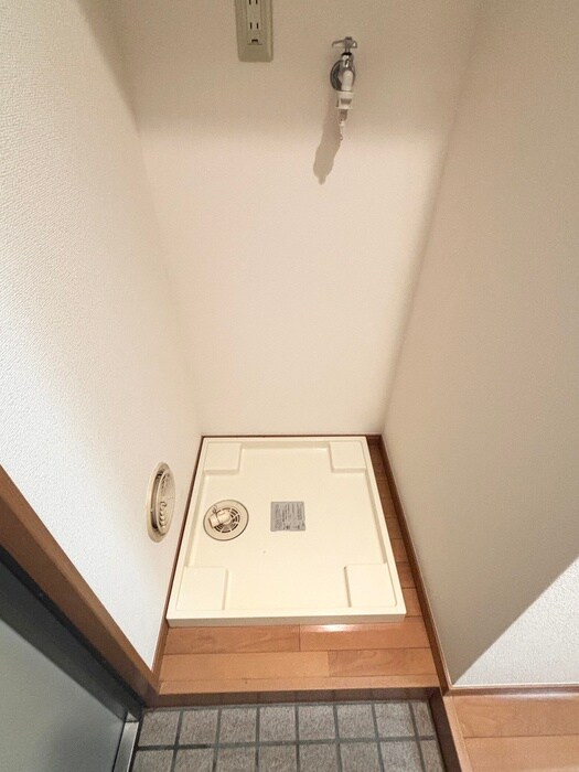 物件内観写真13　(洗濯機置場)